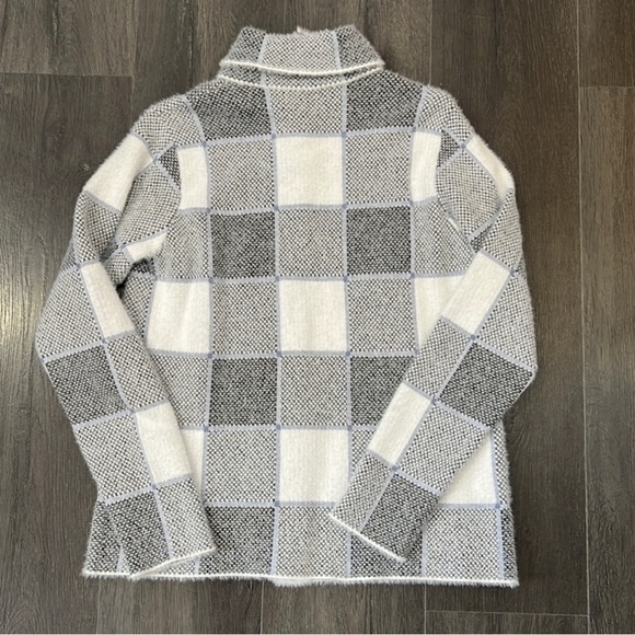 Shacket - Picture 2 of 3